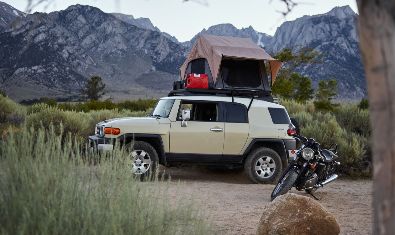 Overland vehicle with rooftop tent