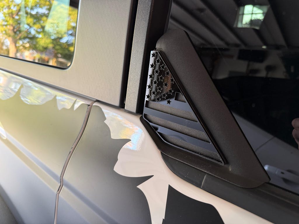 Acrylic Rear Triangle Flags - 2021+ Bronco