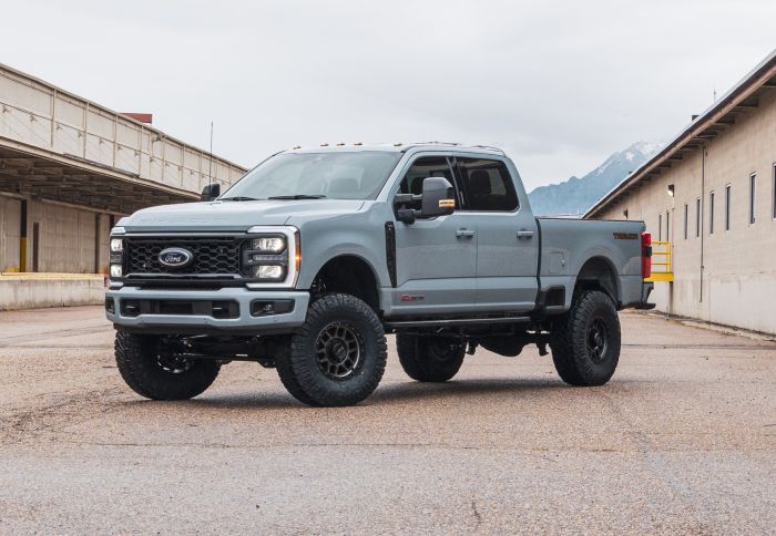 6" COIL SPRING SUSPENSION SYSTEM WITH FALCON MAX3.3 SHOCKS AND RADIUS ARMS - 2023-2026 FORD SUPER DUTY F250/F-350 4WD