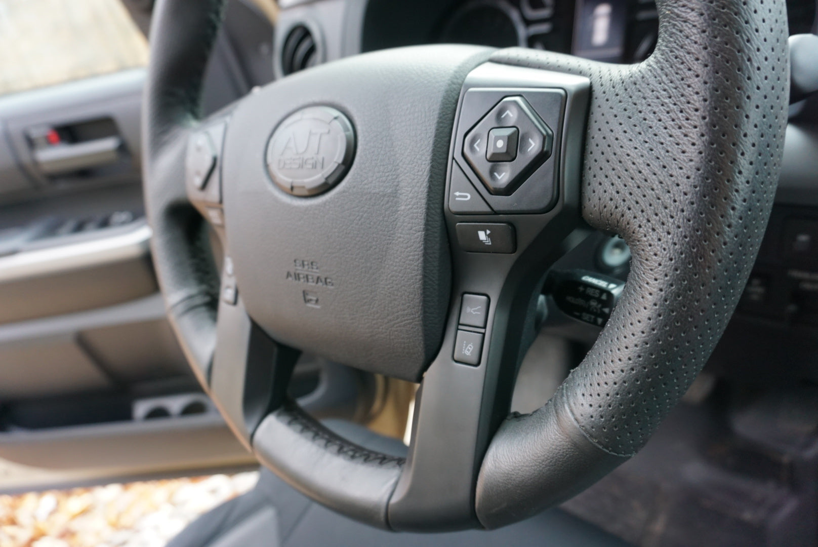 Steering Wheel Trim (Toyota) - QUICKSAND