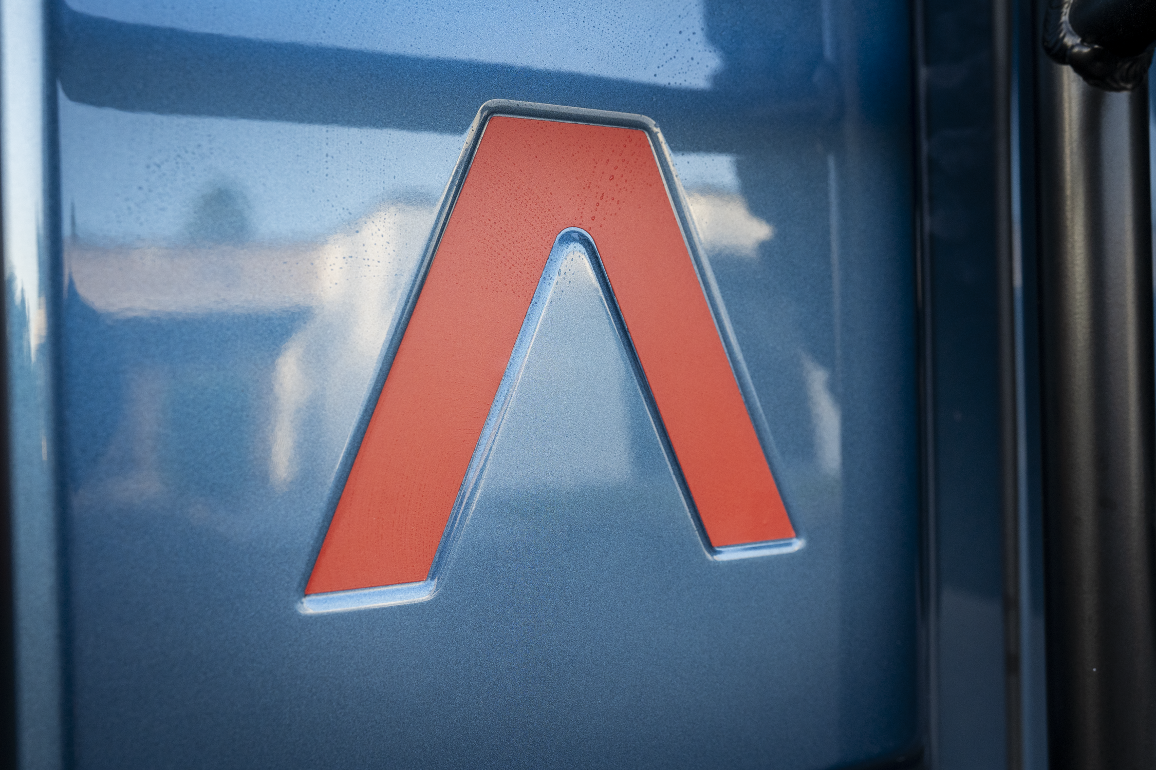 Emergency Reflective Lambda Rear Tailgate Overlay - 2024+ Grenadier