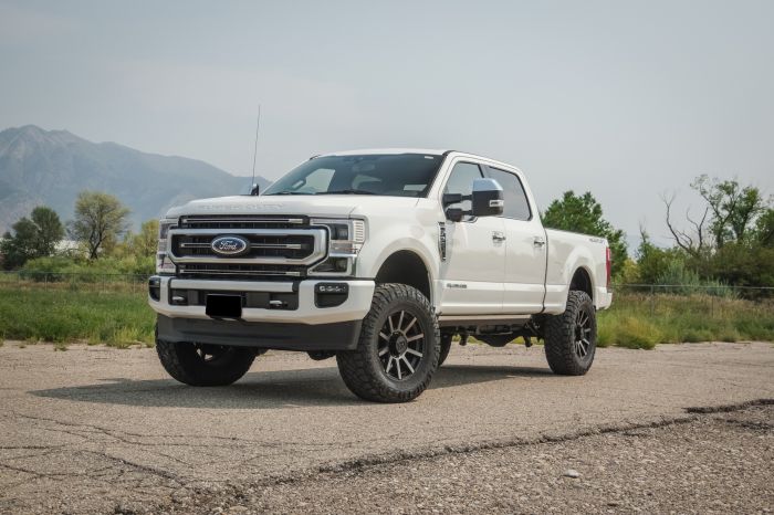 4" COIL SPRING SUSPENSION SYSTEM WITH FALCON MAX3.3 SHOCKS AND RADIUS ARMS - 2017-2022 FORD SUPER DUTY F250/F-350 4WD